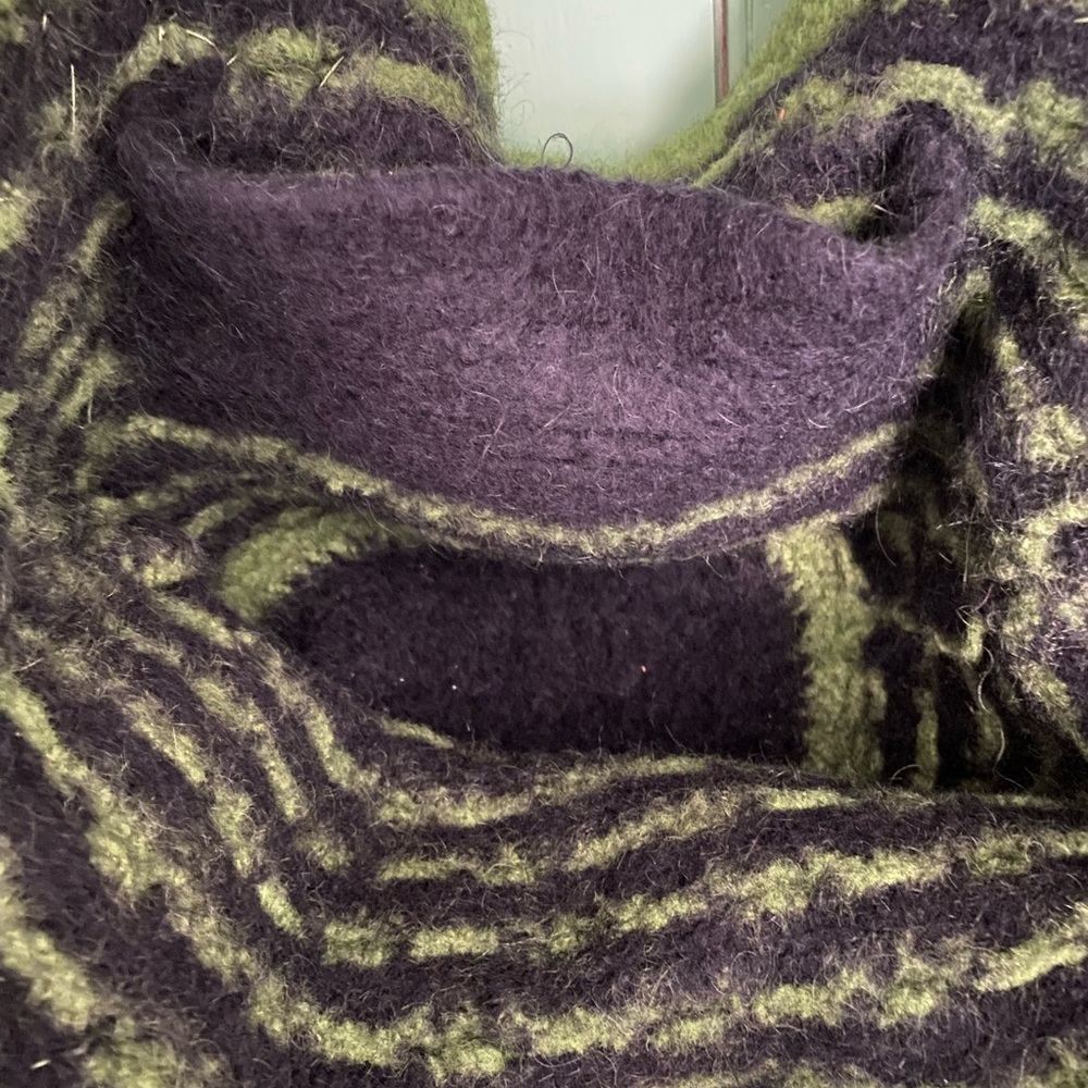 Handmade 100% Wool Bag - Picture 3 of 3
